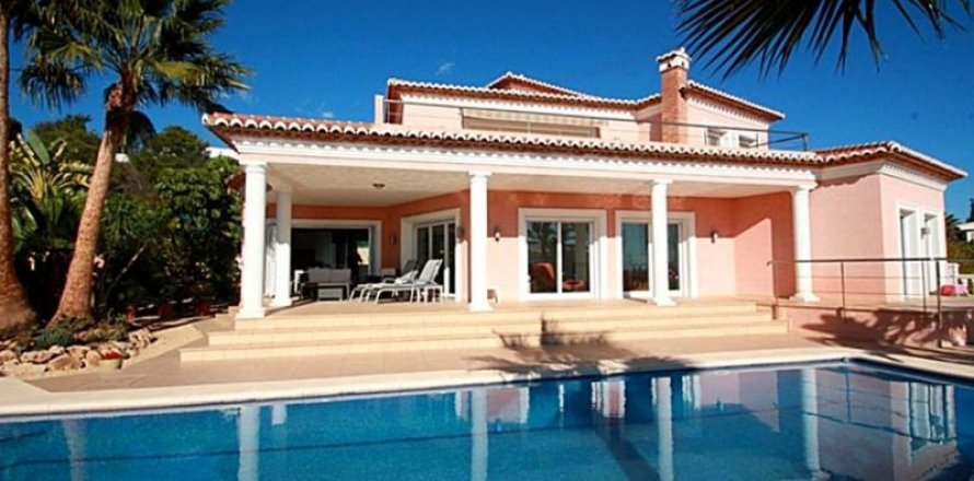 Villa i Calpe, Alicante, Spanien 5 sovrum, 350 kvm. Nr. 45650