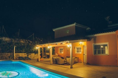 Villa till salu i El Campello, Alicante, Spanien 3 sovrum, 270 kvm. Nr. 44028 - foto 1