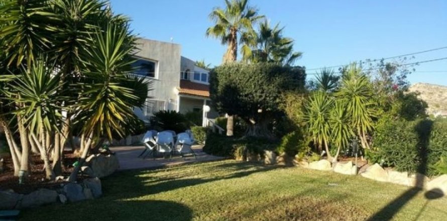 Villa i Alicante, Spanien 5 sovrum, 426 kvm. Nr. 45695