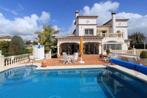 Villa till salu i Calpe, Alicante, Spanien 3 sovrum, 300 kvm. Nr. 42983 - foto 1