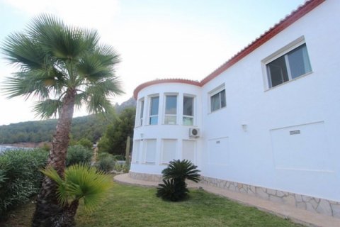 Villa till salu i Calpe, Alicante, Spanien 4 sovrum, 600 kvm. Nr. 45971 - foto 9