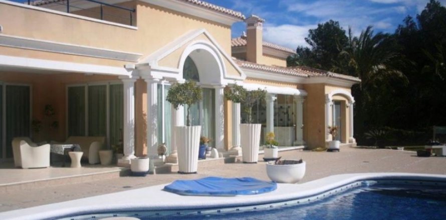 Villa i Calpe, Alicante, Spanien 4 sovrum, 460 kvm. Nr. 45619
