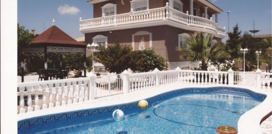 Villa i Alicante, Spanien 4 sovrum, 300 kvm. Nr. 46075