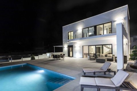 Villa till salu Denia, Alicante, Spanien 4 sovrum, 253 kvm. Nr. 45321 - foto 1