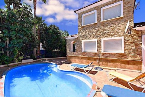 Villa till salu i Calpe, Alicante, Spanien 6 sovrum, 540 kvm. Nr. 42210 - foto 2