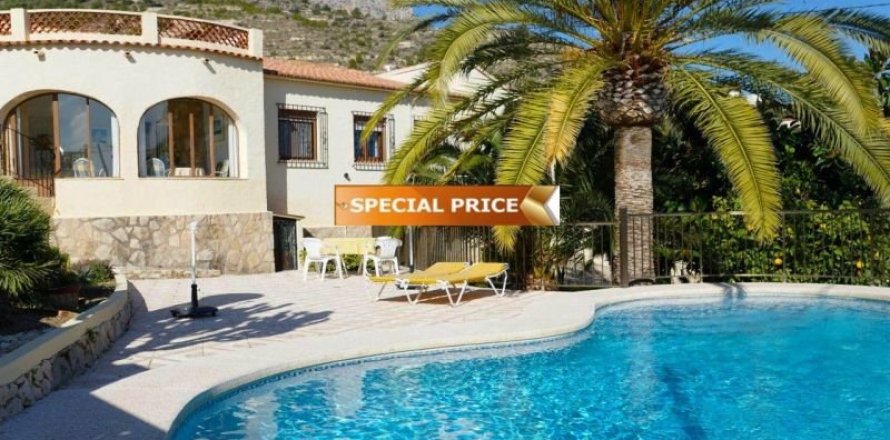 Villa i Calpe, Alicante, Spanien 3 sovrum, 217 kvm. Nr. 45010