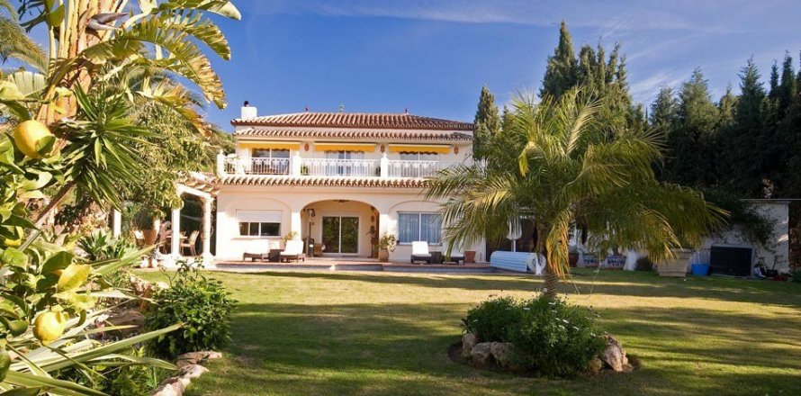 Villa i Marbella, Malaga, Spanien 4 sovrum, 340 kvm. Nr. 41414