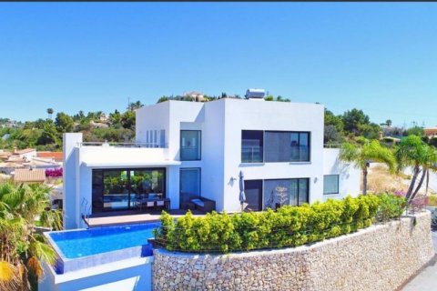 Villa till salu i Calpe, Alicante, Spanien 5 sovrum, 240 kvm. Nr. 43952 - foto 1