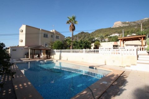 Villa till salu i Calpe, Alicante, Spanien 5 sovrum, 220 kvm. Nr. 45641 - foto 1