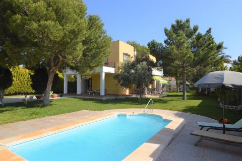 Villa till salu Punta Prima, Alicante, Spanien 4 sovrum, 290 kvm. Nr. 46734 - foto 2