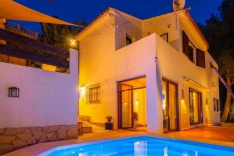 Villa till salu i Altea, Alicante, Spanien 4 sovrum, 220 kvm. Nr. 43638 - foto 1