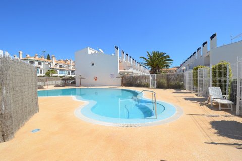 Radhus till salu Cabo Roig, Alicante, Spanien 3 sovrum, 101 kvm. Nr. 47994 - foto 2