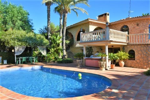 Villa till salu i La Nucia, Alicante, Spanien 6 sovrum, 450 kvm. Nr. 50310 - foto 7