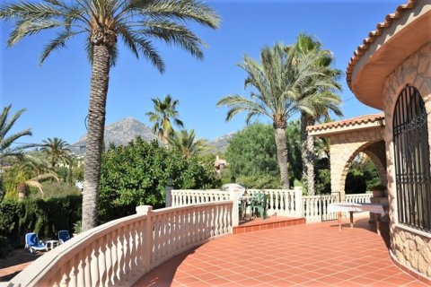Villa till salu i La Nucia, Alicante, Spanien 6 sovrum, 450 kvm. Nr. 50310 - foto 4