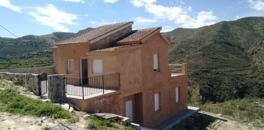 Villa i Arboleas, Almeria, Spanien 3 sovrum, 160 kvm. Nr. 50337