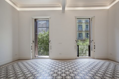 Lägenhet till salu i Eixample, Barcelona, Spanien 3 sovrum, 179 kvm. Nr. 50308 - foto 1