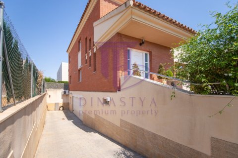 Hus till salu i Vilafortuny, Tarragona, Spanien 3 sovrum, 240 kvm. Nr. 53641 - foto 15