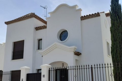 Villa till salu i Arroyo Vaquero, Malaga, Spanien 4 sovrum, 337 kvm. Nr. 53562 - foto 3