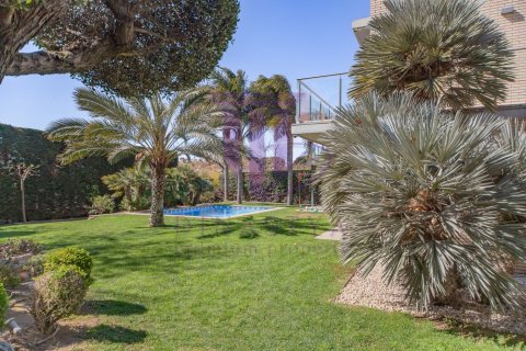 Villa till salu i Vilafortuny, Tarragona, Spanien 4 sovrum, 350 kvm. Nr. 53647 - foto 13