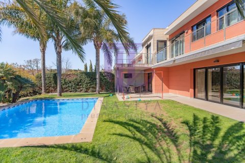 Villa till salu i Vilafortuny, Tarragona, Spanien 4 sovrum, 350 kvm. Nr. 53647 - foto 2