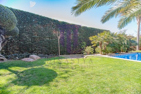 Villa till salu i Vilafortuny, Tarragona, Spanien 4 sovrum, 350 kvm. Nr. 53647 - foto 15