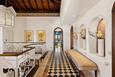 Villa till salu i La Alqueria-El Paraíso, Malaga, Spanien 5 sovrum, 530 kvm. Nr. 53552 - foto 18