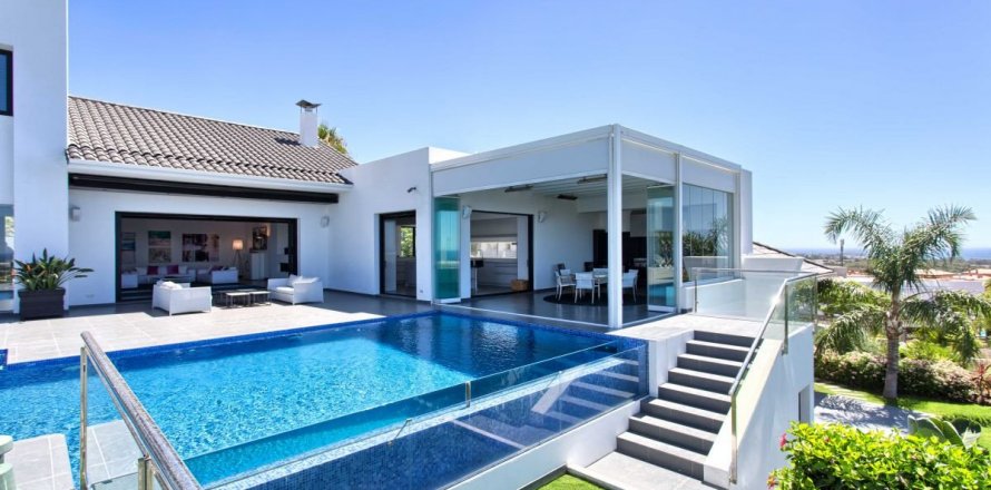 Villa i Benahavis, Malaga, Spanien 5 sovrum, 814 kvm. Nr. 53481