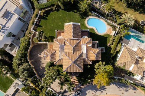 Villa till salu i La Alqueria-El Paraíso, Malaga, Spanien 5 sovrum, 530 kvm. Nr. 53552 - foto 27