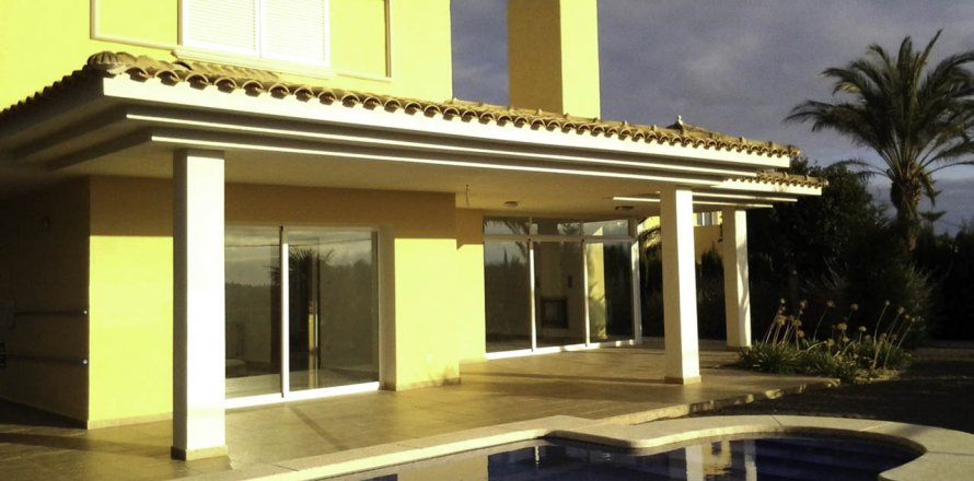 Villa i Altea, Alicante, Spanien 4 sovrum, 420 kvm. Nr. 59128