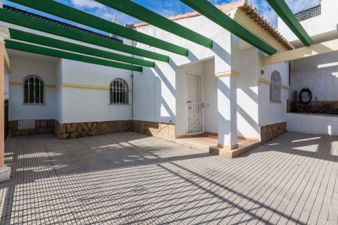 Radhus till salu i La Nucia, Alicante, Spanien 4 sovrum, 180 kvm. Nr. 58584 - foto 3