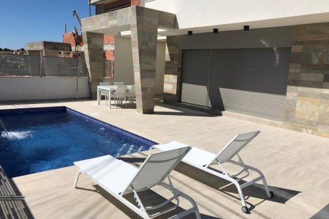 Villa till salu i San Miguel de Salinas, Alicante, Spanien 3 sovrum, 230 kvm. Nr. 58207 - foto 2