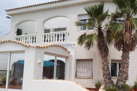 Villa till salu i El Campello, Alicante, Spanien 5 sovrum, 242 kvm. Nr. 58844 - foto 1