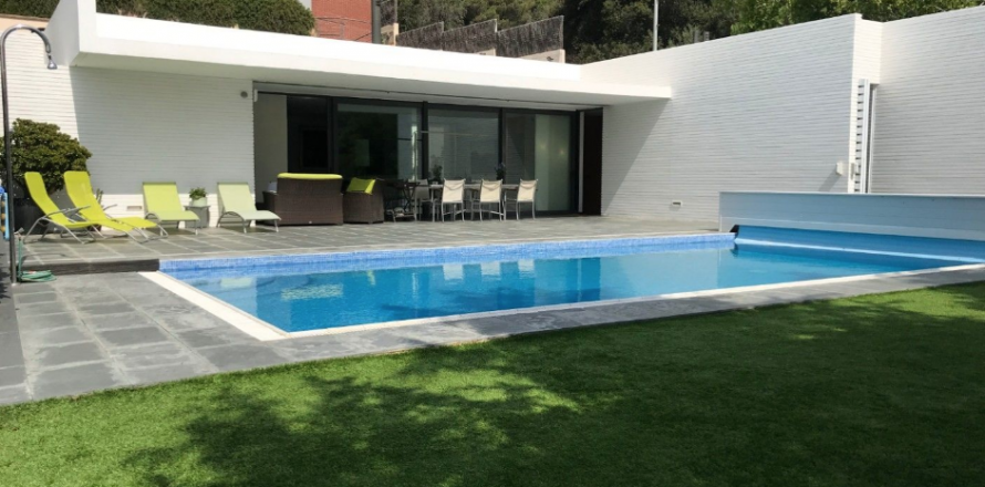 Villa i Barcelona, Spanien 4 sovrum, 376 kvm. Nr. 58530