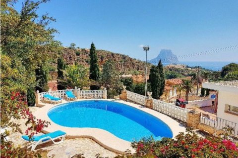 Villa till salu i Calpe, Alicante, Spanien 4 sovrum, 256 kvm. Nr. 58359 - foto 1