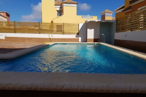 Villa till salu i San Miguel de Salinas, Alicante, Spanien 4 sovrum, 239 kvm. Nr. 58210 - foto 2