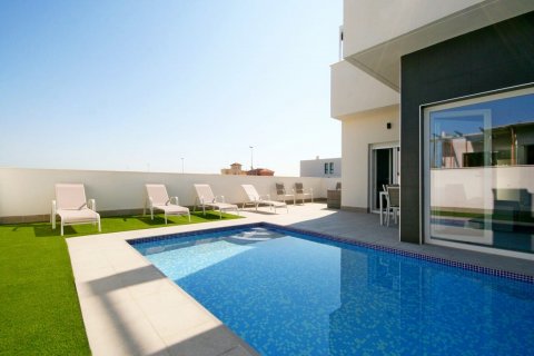 Villa till salu i Daya Vieja, Alicante, Spanien 3 sovrum, 125 kvm. Nr. 58808 - foto 1