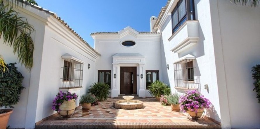 Villa i Benahavis, Malaga, Spanien 5 sovrum, 700 kvm. Nr. 62223