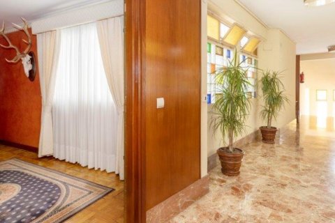 Lägenhet till salu Jerez de la Frontera, Cadiz, Spanien 4 sovrum, 371.15 kvm. Nr. 61015 - foto 2