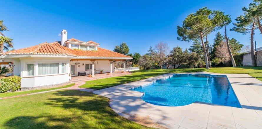 Villa i Alcobendas, Madrid, Spanien 5 sovrum, 643 kvm. Nr. 3803