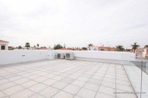 Villa for sale in Torrevieja, Alicante, Spain 3 bedrooms, 94 sq.m. No. 9129 - photo 15