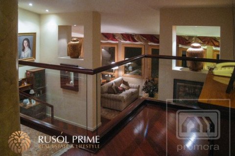 Apartment for sale in Madrid, Spain 7 bedrooms, 550 sq.m. No. 8926 - photo 2