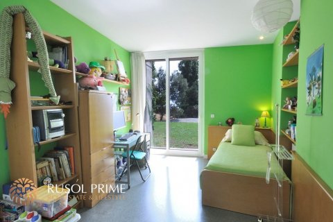Villa for sale in Mataro, Barcelona, Spain 5 bedrooms, 480 sq.m. No. 8808 - photo 17