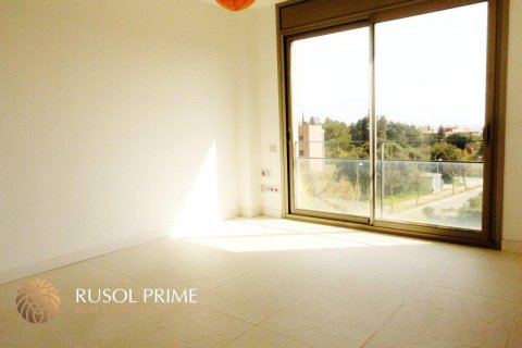 House for sale in Caldes d'Estrac, Barcelona, Spain 5 bedrooms, 450 sq.m. No. 8781 - photo 2