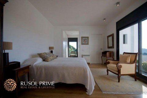 Villa for sale in Caldes d'Estrac, Barcelona, Spain 4 bedrooms, 350 sq.m. No. 8754 - photo 8