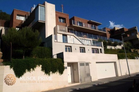 Villa for sale in Castelldefels, Barcelona, Spain 6 bedrooms, 446 sq.m. No. 8736 - photo 5