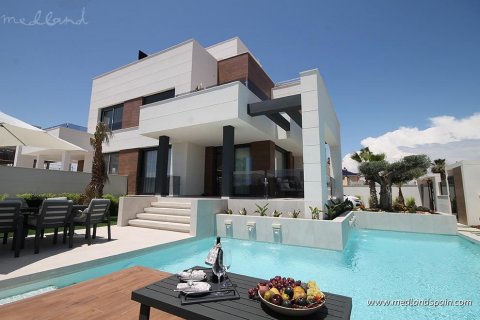 Villa for sale in Torrevieja, Alicante, Spain 3 bedrooms, 139 sq.m. No. 9269 - photo 1