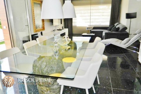 Villa for sale in Sitges, Barcelona, Spain 5 bedrooms, 300 sq.m. No. 8830 - photo 9