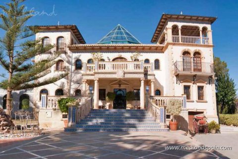 Villa for sale in Villamartin, Alicante, Spain 5 bedrooms, 642 sq.m. No. 9405 - photo 1