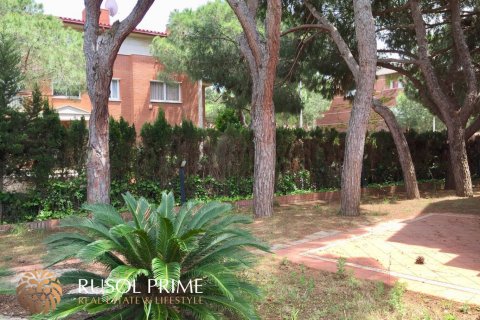 Townhouse for sale in Gava, Barcelona, Spain 3 bedrooms, 300 sq.m. No. 8988 - photo 6