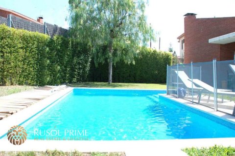 Villa for sale in Alella, Barcelona, Spain 4 bedrooms, 307 sq.m. No. 8747 - photo 2